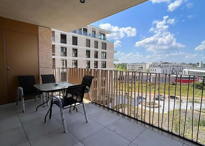 Cloche D Or Modern 2 Bed Apartment